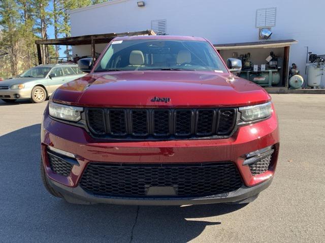 new 2025 Jeep Grand Cherokee car, priced at $48,999