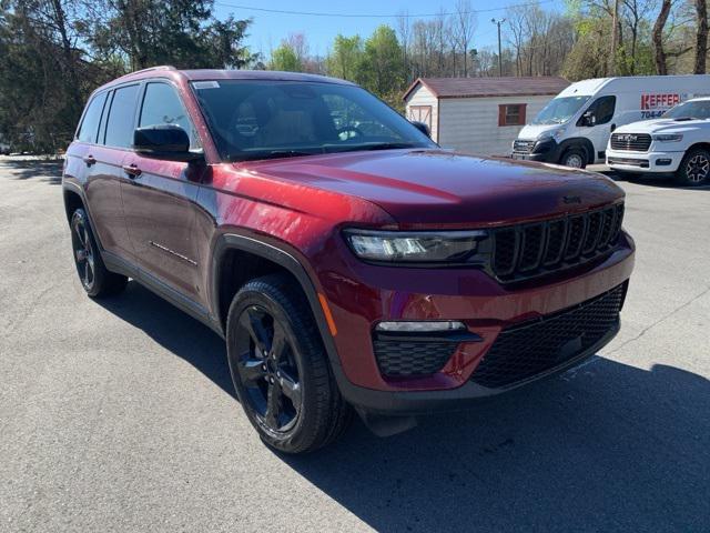 new 2025 Jeep Grand Cherokee car, priced at $48,999