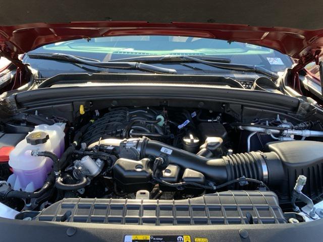 new 2025 Jeep Grand Cherokee car, priced at $48,999