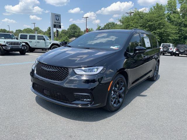 new 2024 Chrysler Pacifica car, priced at $40,988