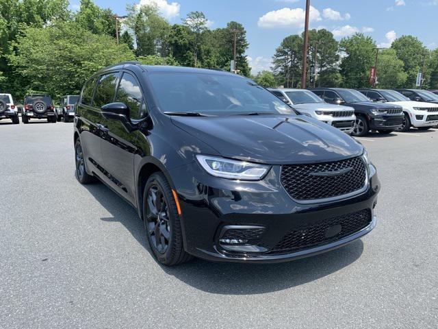 new 2024 Chrysler Pacifica car, priced at $40,988