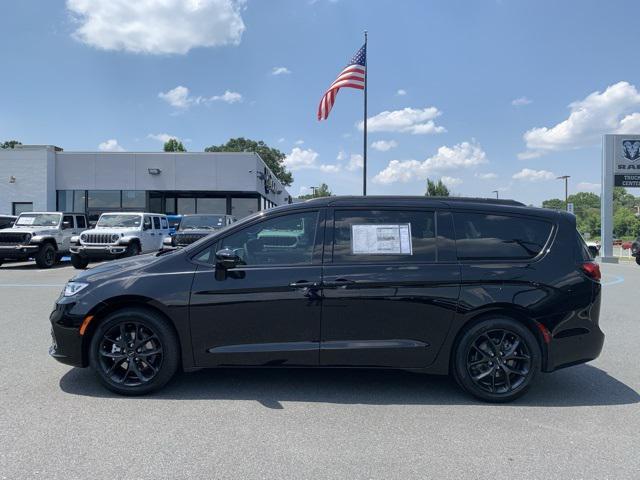 new 2024 Chrysler Pacifica car, priced at $40,988