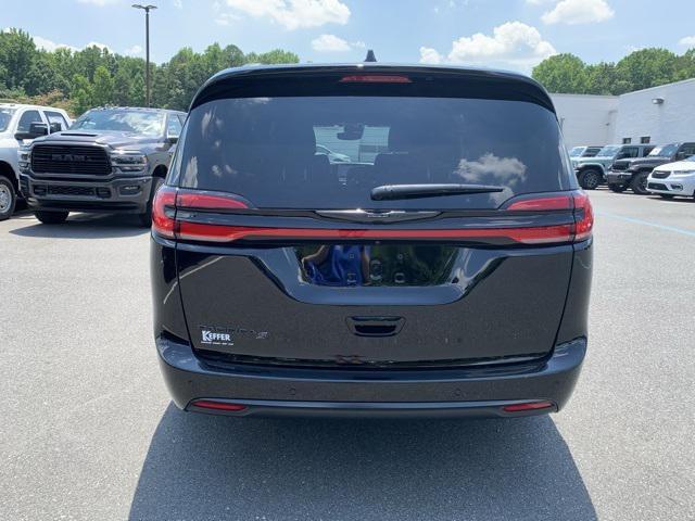 new 2024 Chrysler Pacifica car, priced at $40,988