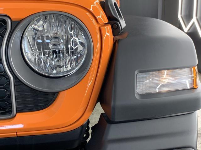 new 2025 Jeep Wrangler car, priced at $44,422