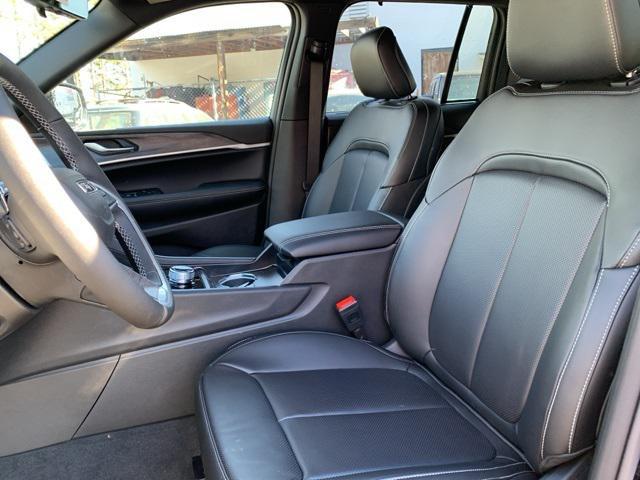 new 2025 Jeep Grand Cherokee car, priced at $48,074