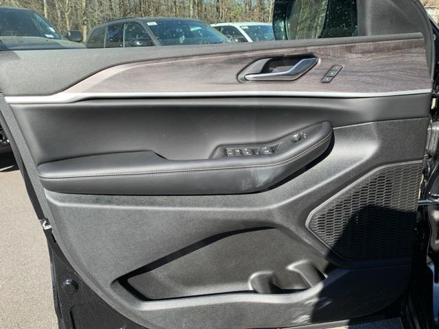 new 2025 Jeep Grand Cherokee car, priced at $48,074