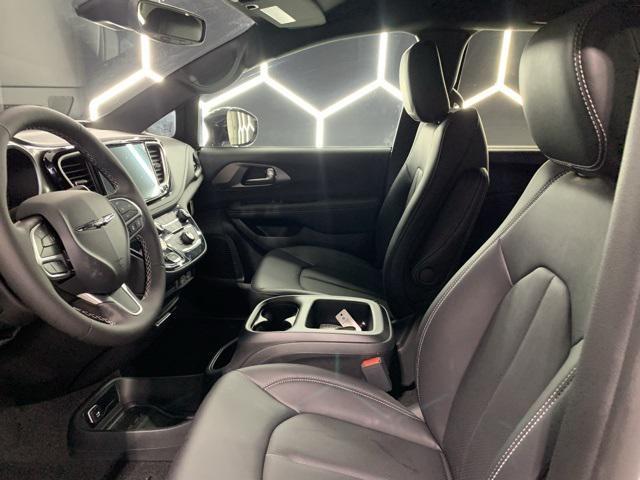 new 2025 Chrysler Pacifica car, priced at $41,032