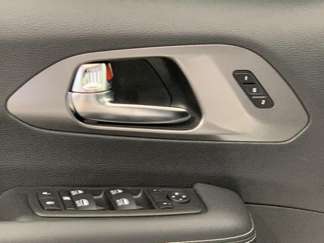 new 2025 Chrysler Pacifica car, priced at $41,032
