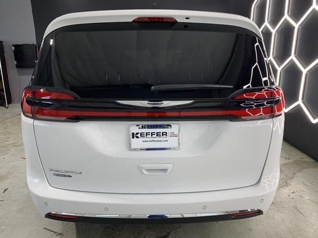 new 2025 Chrysler Pacifica car, priced at $41,032