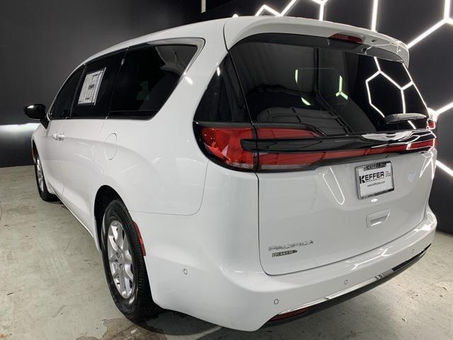 new 2025 Chrysler Pacifica car, priced at $41,032