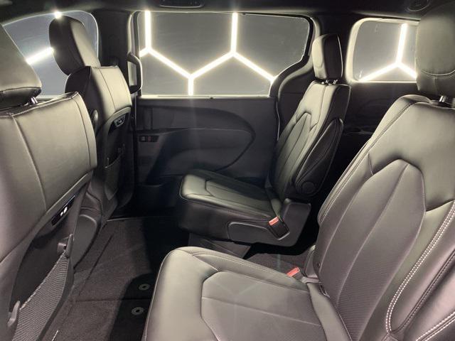 new 2025 Chrysler Pacifica car, priced at $41,032