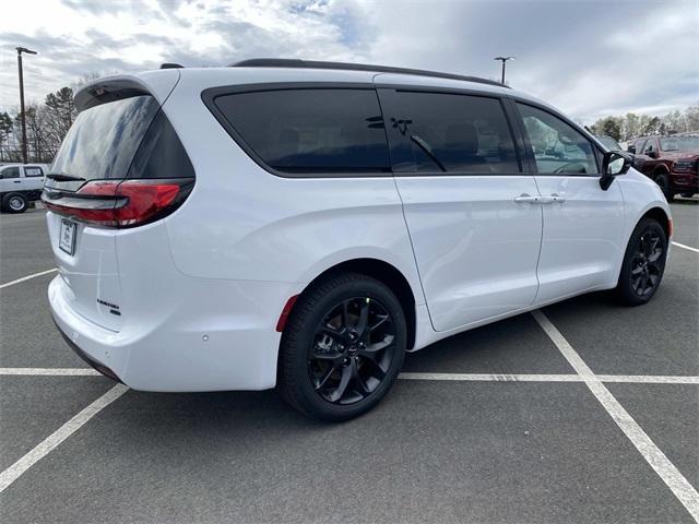 new 2024 Chrysler Pacifica car, priced at $57,238