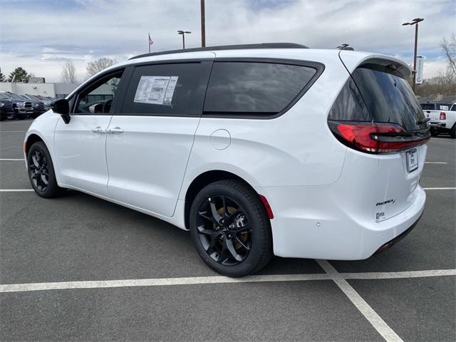 new 2024 Chrysler Pacifica car, priced at $57,238