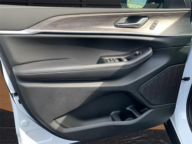 new 2025 Jeep Grand Cherokee L car, priced at $49,914