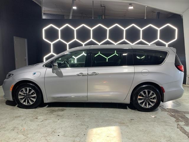 used 2022 Chrysler Pacifica Hybrid car, priced at $26,512