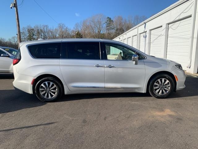 used 2022 Chrysler Pacifica Hybrid car, priced at $26,512