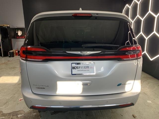 used 2022 Chrysler Pacifica Hybrid car, priced at $26,512