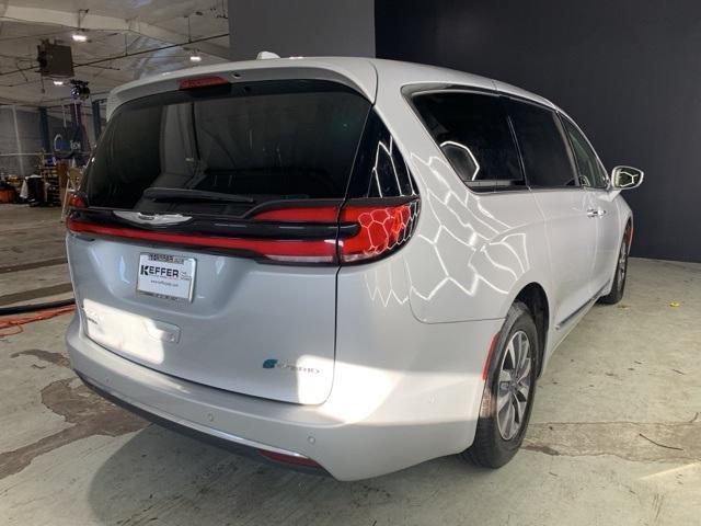 used 2022 Chrysler Pacifica Hybrid car, priced at $26,512