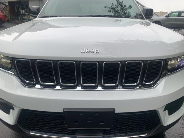 new 2025 Jeep Grand Cherokee car, priced at $42,575