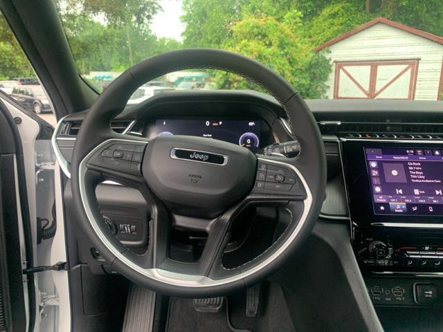 new 2025 Jeep Grand Cherokee car, priced at $42,575