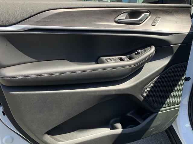 new 2025 Jeep Grand Cherokee car, priced at $46,966