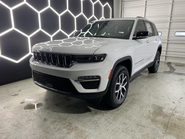 new 2025 Jeep Grand Cherokee car, priced at $43,301