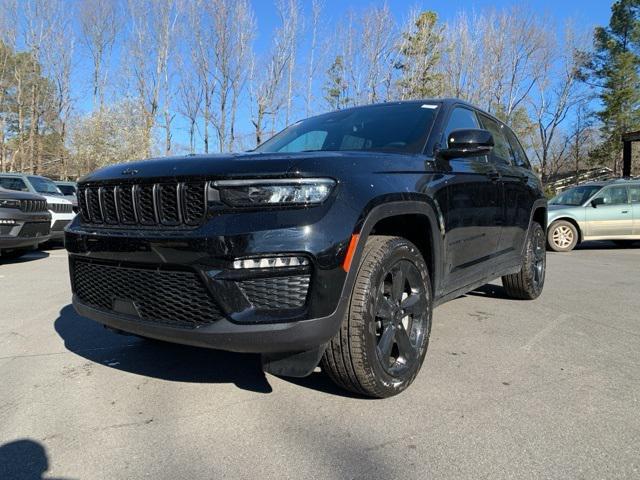 new 2025 Jeep Grand Cherokee car, priced at $48,999