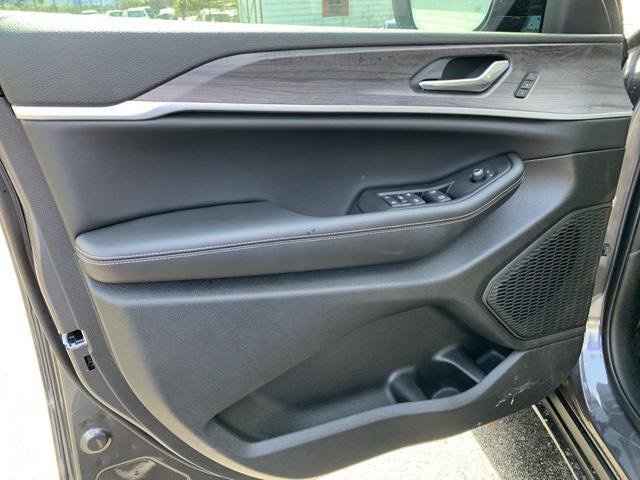 new 2025 Jeep Grand Cherokee L car, priced at $50,800