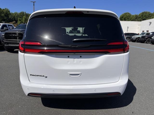 new 2024 Chrysler Pacifica car, priced at $39,988