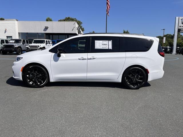 new 2024 Chrysler Pacifica car, priced at $39,988