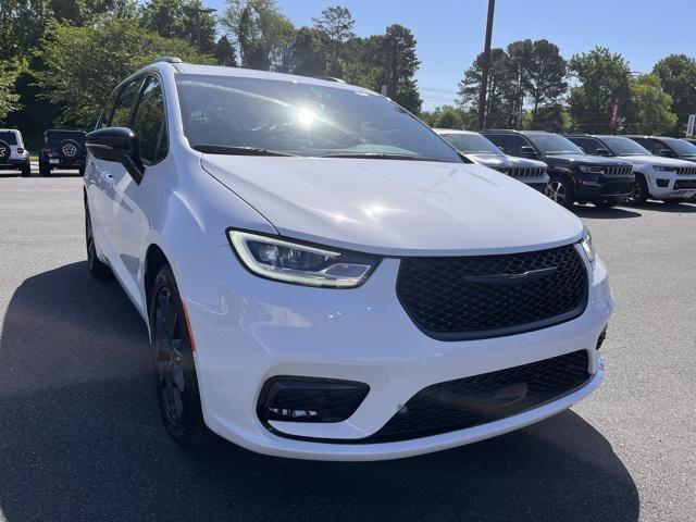 new 2024 Chrysler Pacifica car, priced at $39,988