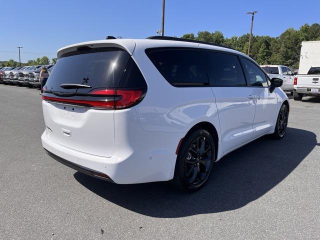 new 2024 Chrysler Pacifica car, priced at $39,988