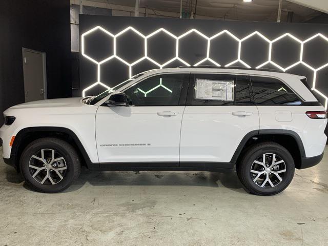 new 2025 Jeep Grand Cherokee car, priced at $47,021