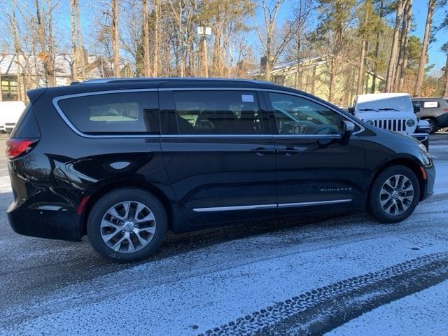 new 2025 Chrysler Pacifica Hybrid car, priced at $53,405