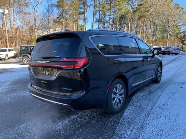 new 2025 Chrysler Pacifica Hybrid car, priced at $53,405