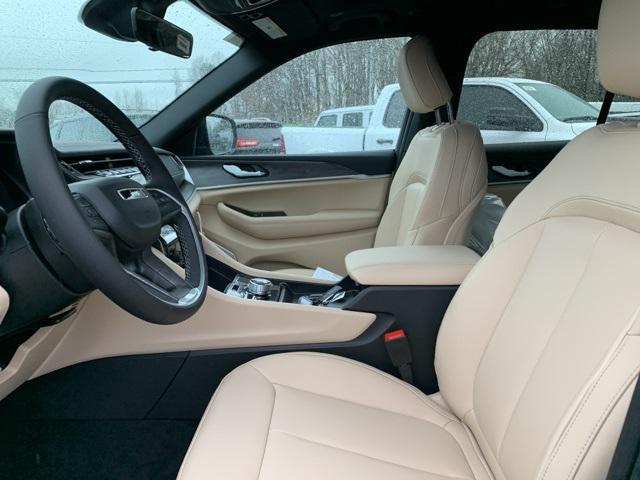 new 2025 Jeep Grand Cherokee car, priced at $48,999