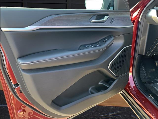 new 2025 Jeep Grand Cherokee L car, priced at $49,433