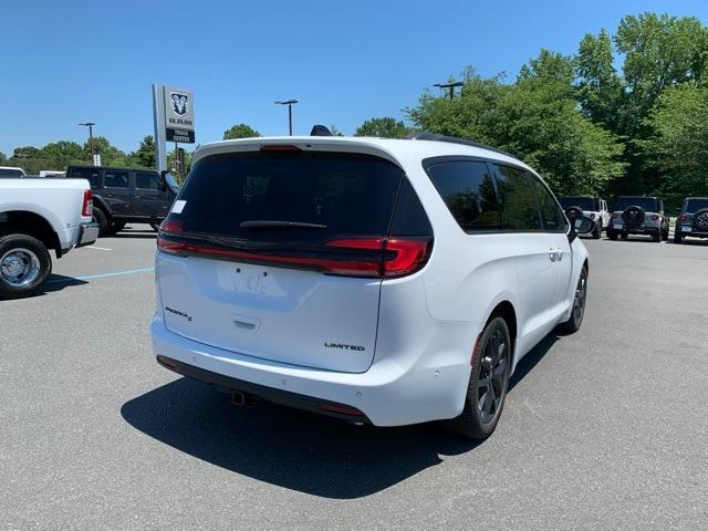 new 2024 Chrysler Pacifica car, priced at $45,488