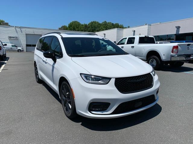 new 2024 Chrysler Pacifica car, priced at $45,488