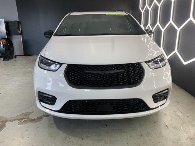 new 2024 Chrysler Pacifica car, priced at $49,697