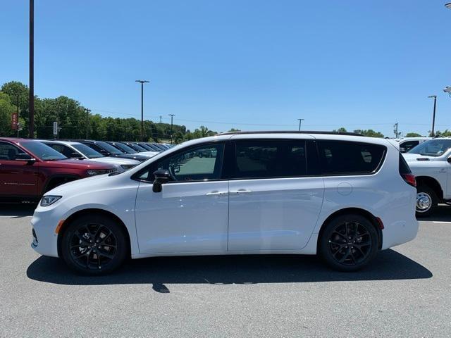 new 2024 Chrysler Pacifica car, priced at $45,488