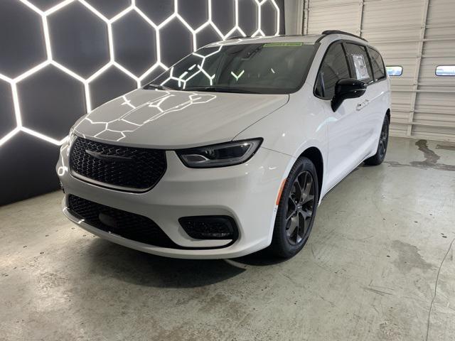 new 2024 Chrysler Pacifica car, priced at $49,697