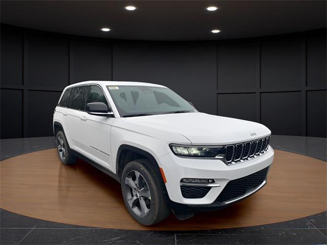 new 2025 Jeep Grand Cherokee car, priced at $47,404