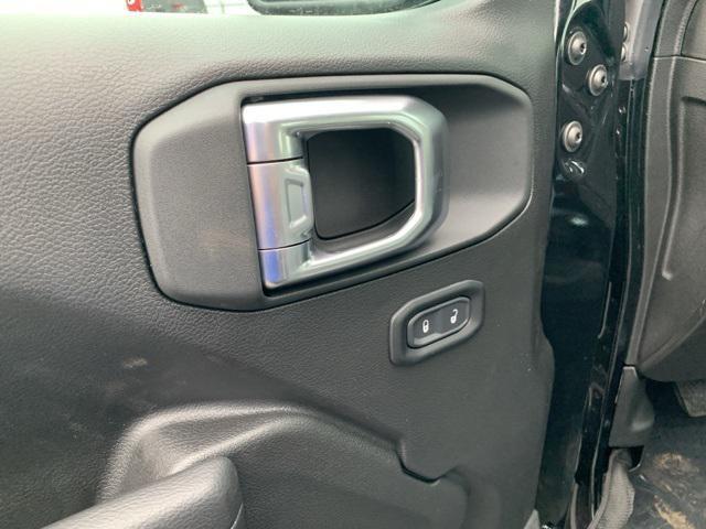 new 2025 Jeep Wrangler car, priced at $41,621