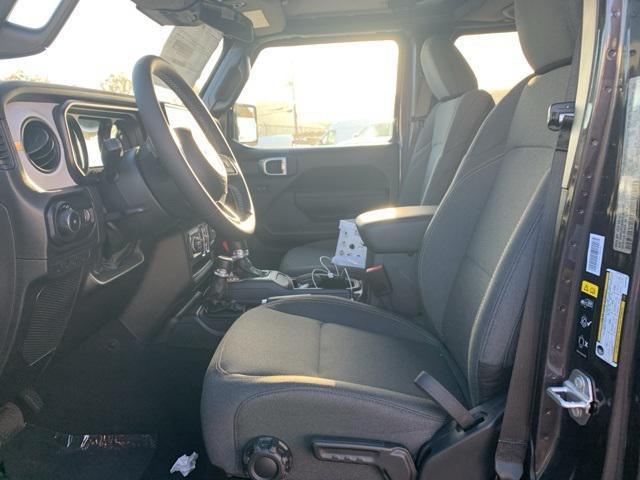 new 2025 Jeep Wrangler car, priced at $47,923
