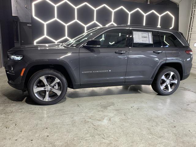 new 2025 Jeep Grand Cherokee car, priced at $52,016