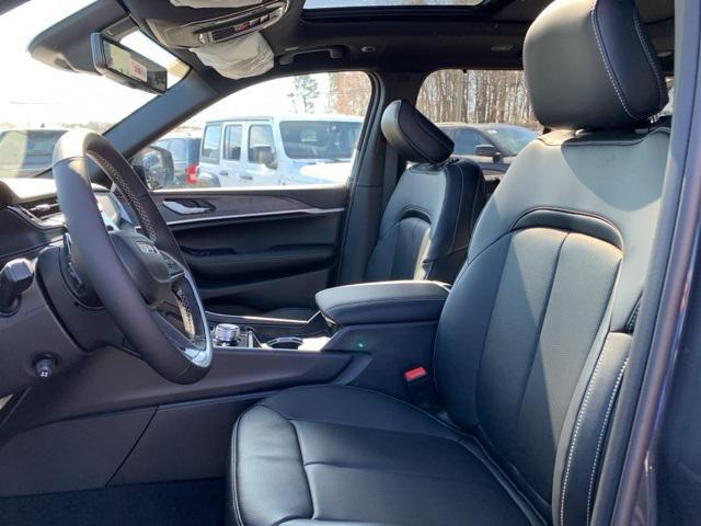 new 2025 Jeep Grand Cherokee car, priced at $49,563