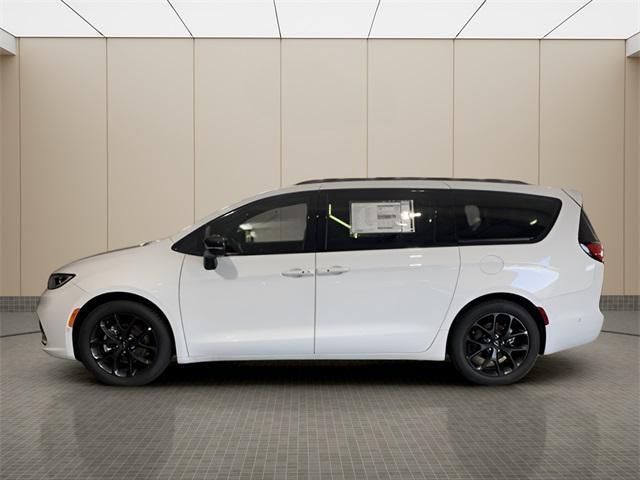 new 2024 Chrysler Pacifica car, priced at $51,622
