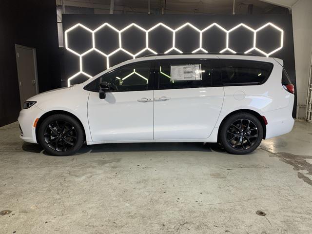 new 2024 Chrysler Pacifica car, priced at $49,697