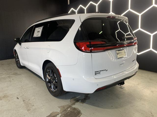new 2024 Chrysler Pacifica car, priced at $49,697